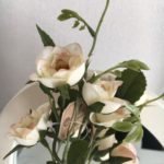 魅惑の白バラを100円ショップにて入手…♥（しめて￥200）
