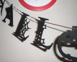 中身の分からない100均ハロウィンガーランドに夢を託してみた