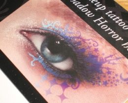 【まつげが大変なことに!】タトゥーでハロウィンまつ毛に変身!